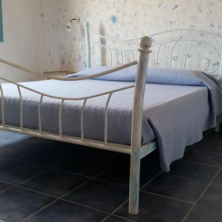 S'apposentu Teuladesu Del Ristorante Da Stefano 게스트하우스 3*